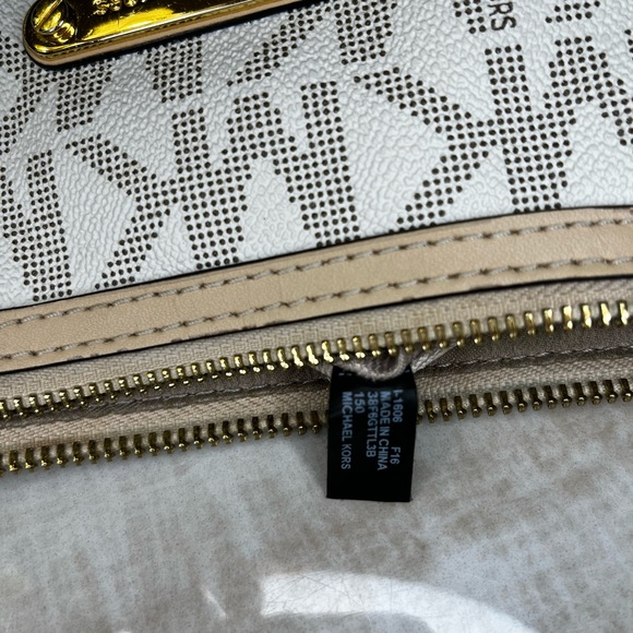 Michael Kors purse - Picture 7 of 7